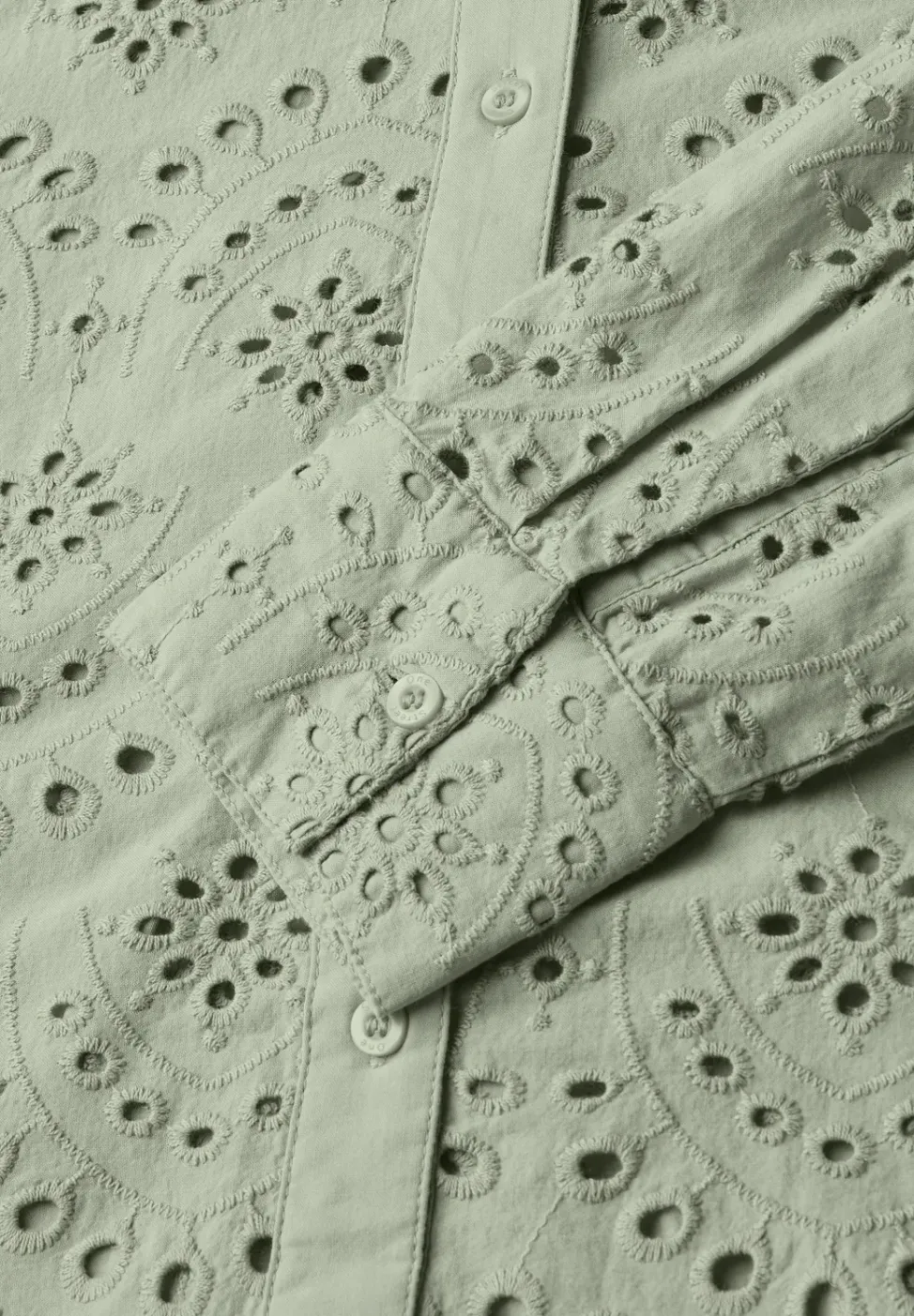 Overhemdblouse met oogjesborduursel