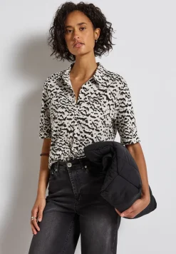 Shirt in blouselook