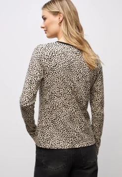 Shirt in leo look