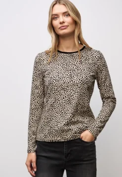 Shirt in leo look