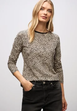 Shirt in leo look