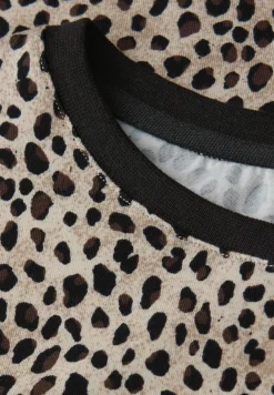 Shirt in leo look