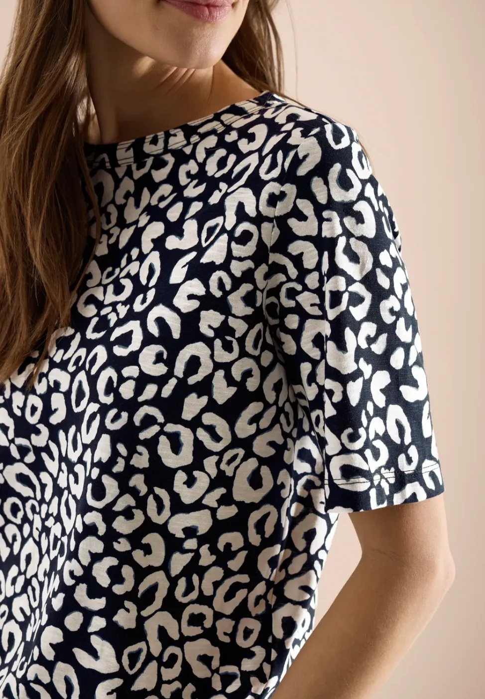 Shirt met boothals en leoprint