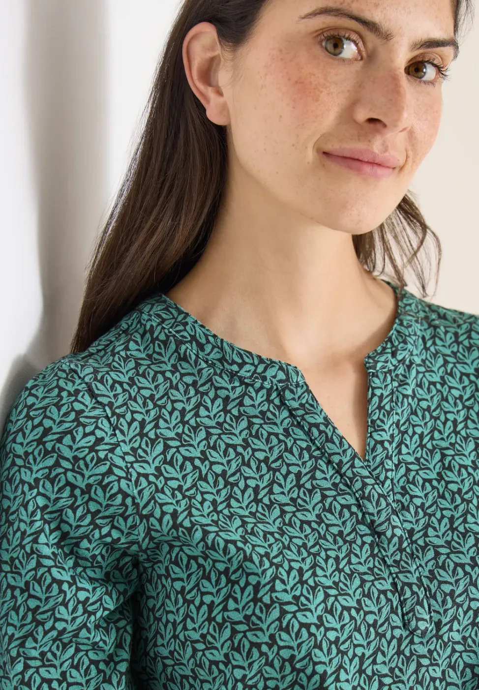 Shirt met gespleten hals en print