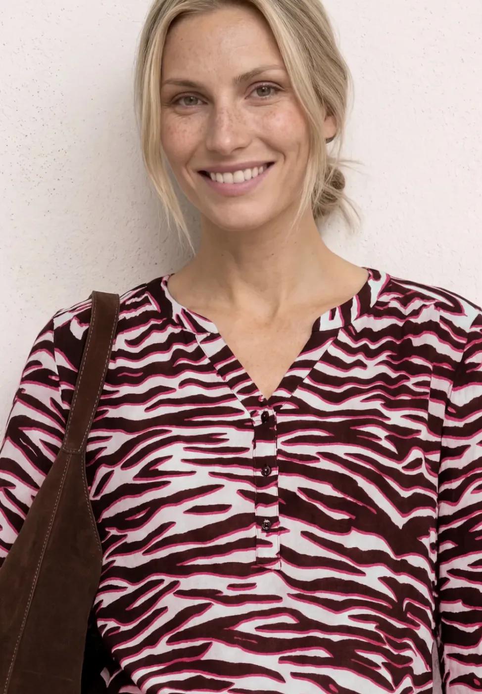 Shirt met gespleten hals en structuurmix