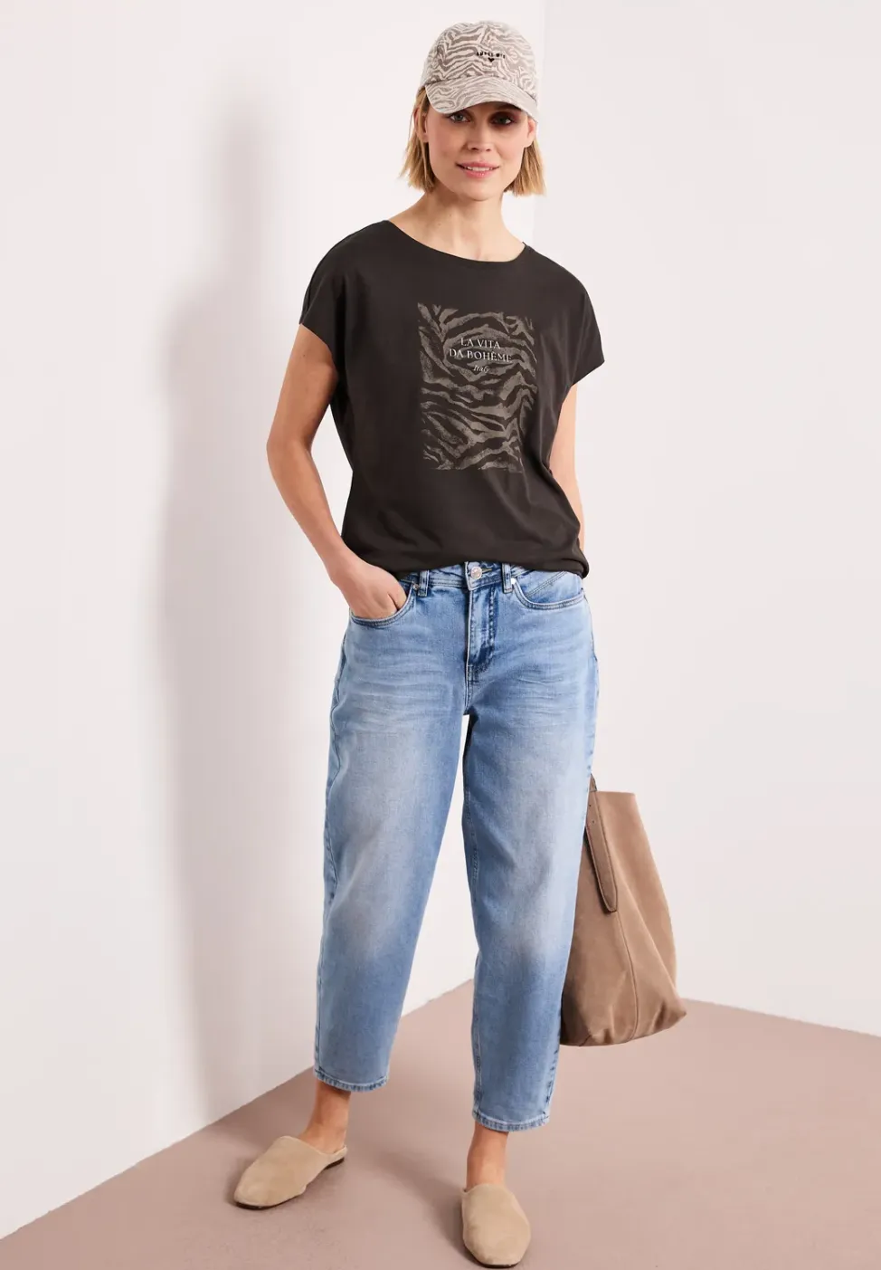 Shirt met hangende schouder en print vooraan