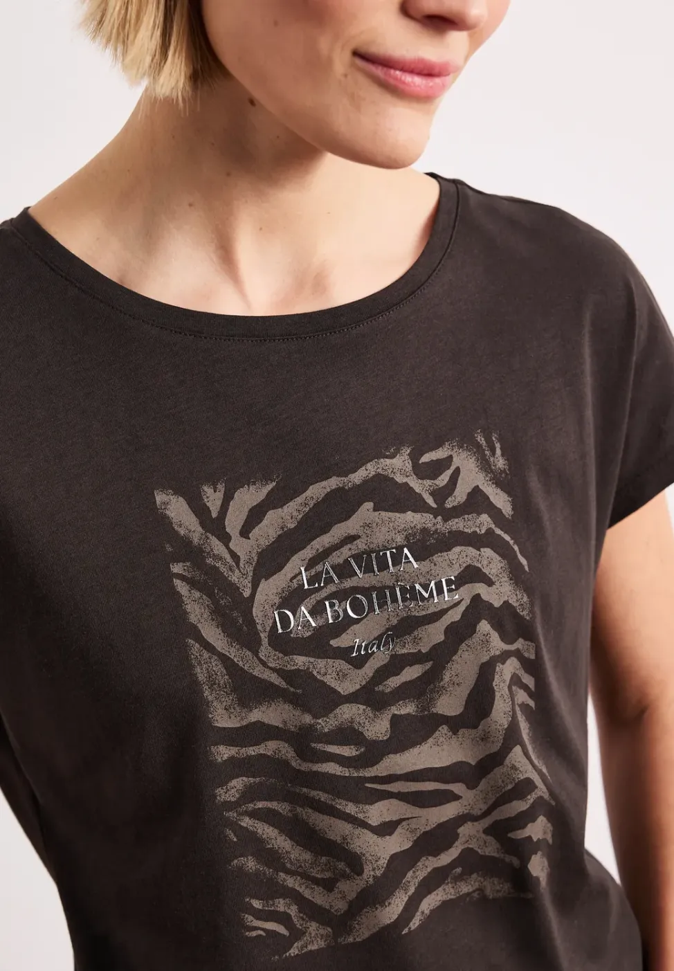 Shirt met hangende schouder en print vooraan