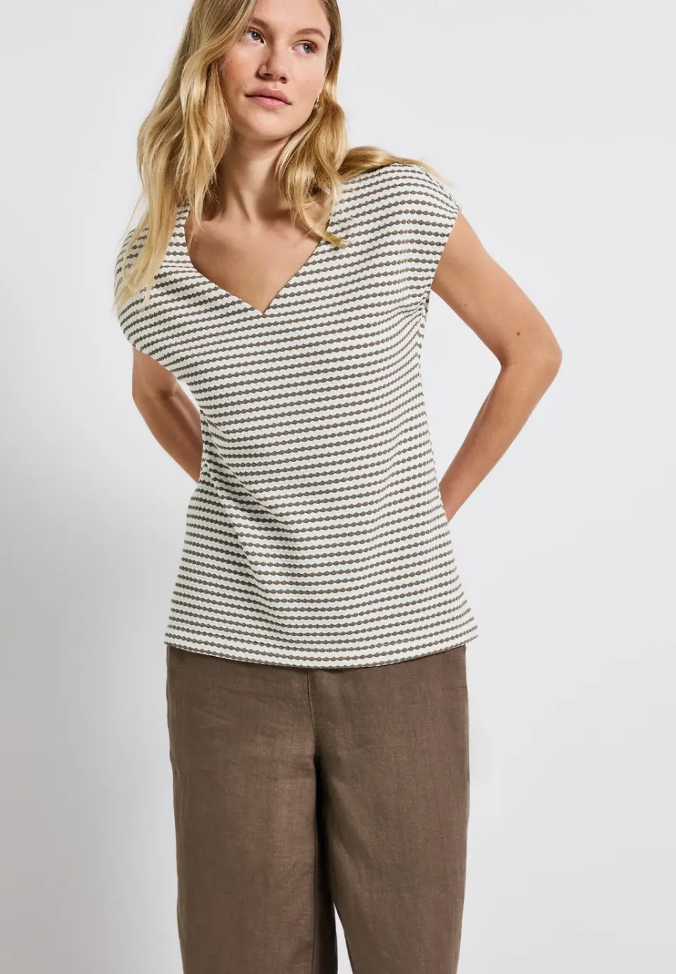 Shirt met hartvormige halslijn