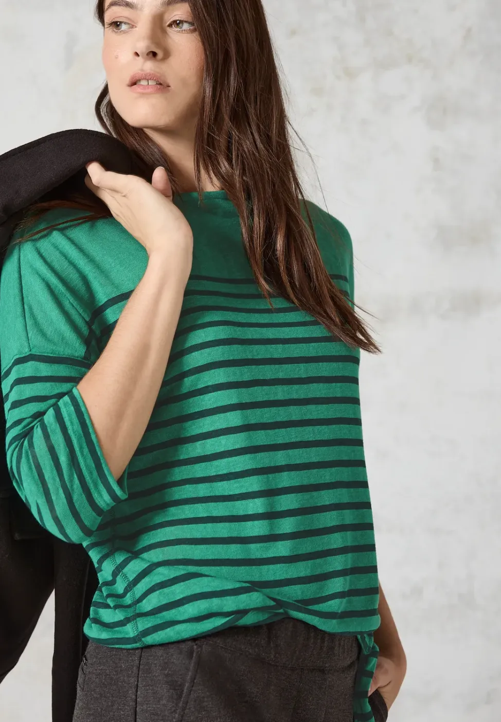 Shirt met knoop in de zoom
