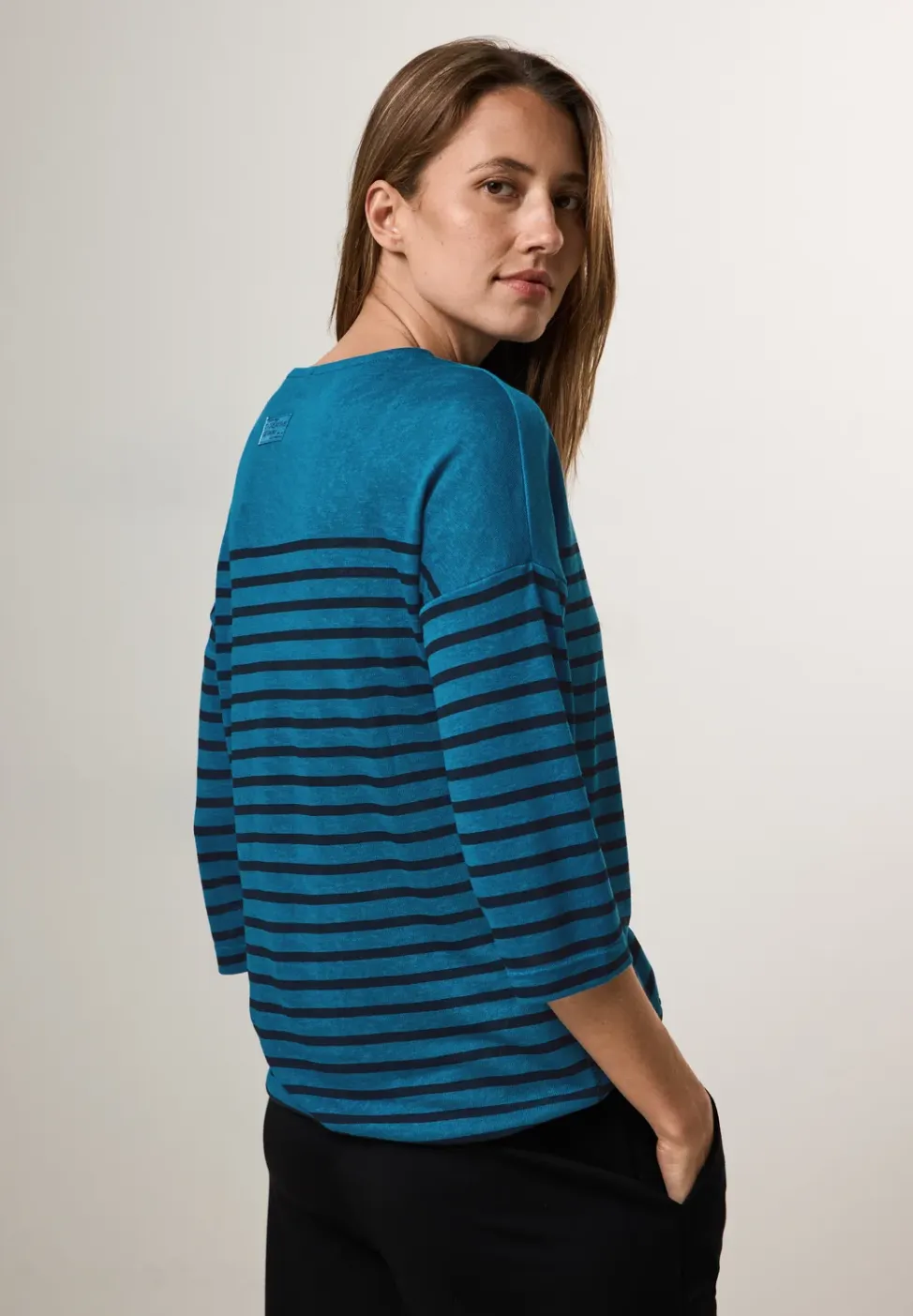 Shirt met knoop in de zoom