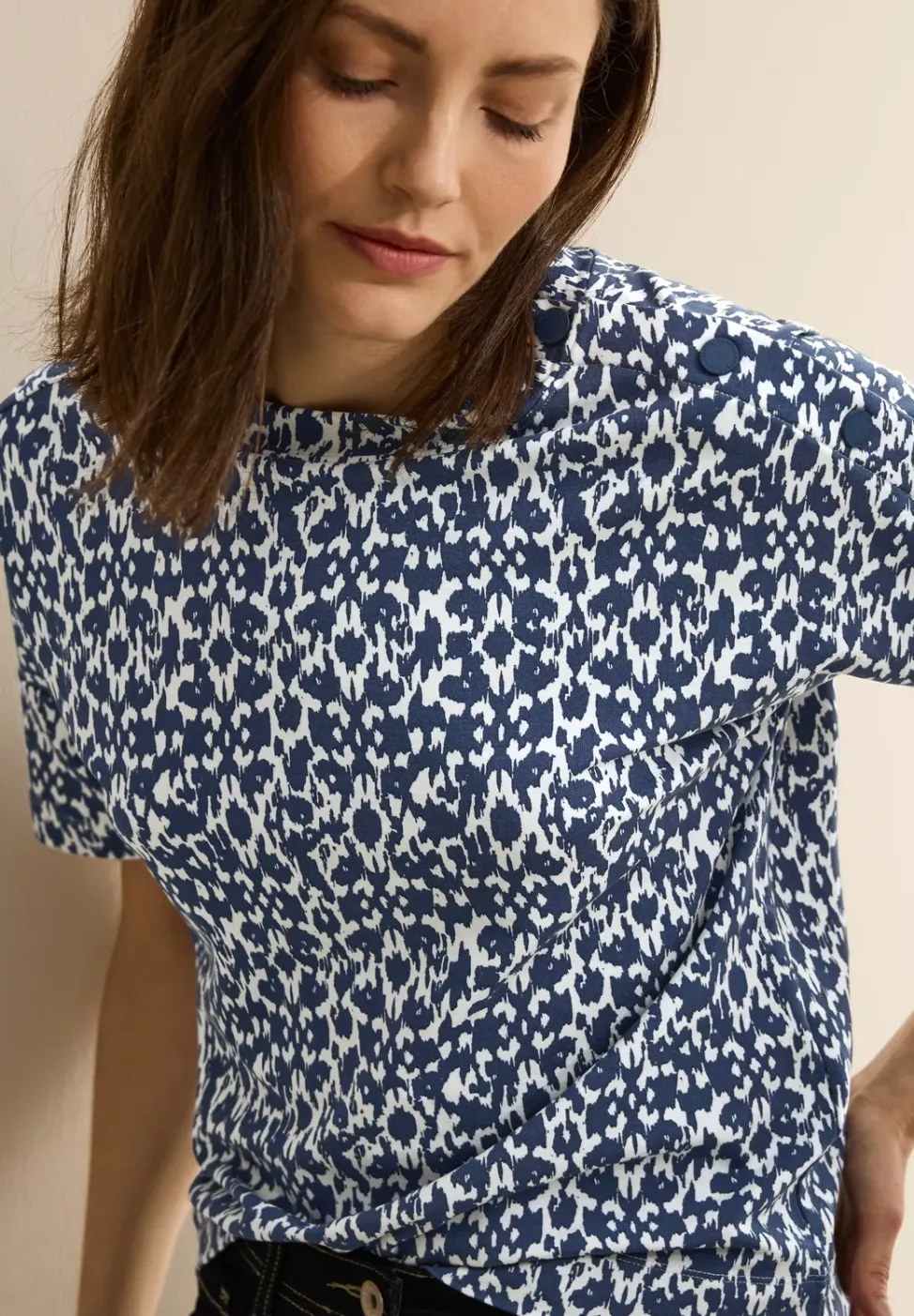Shirt met knoopdetail
