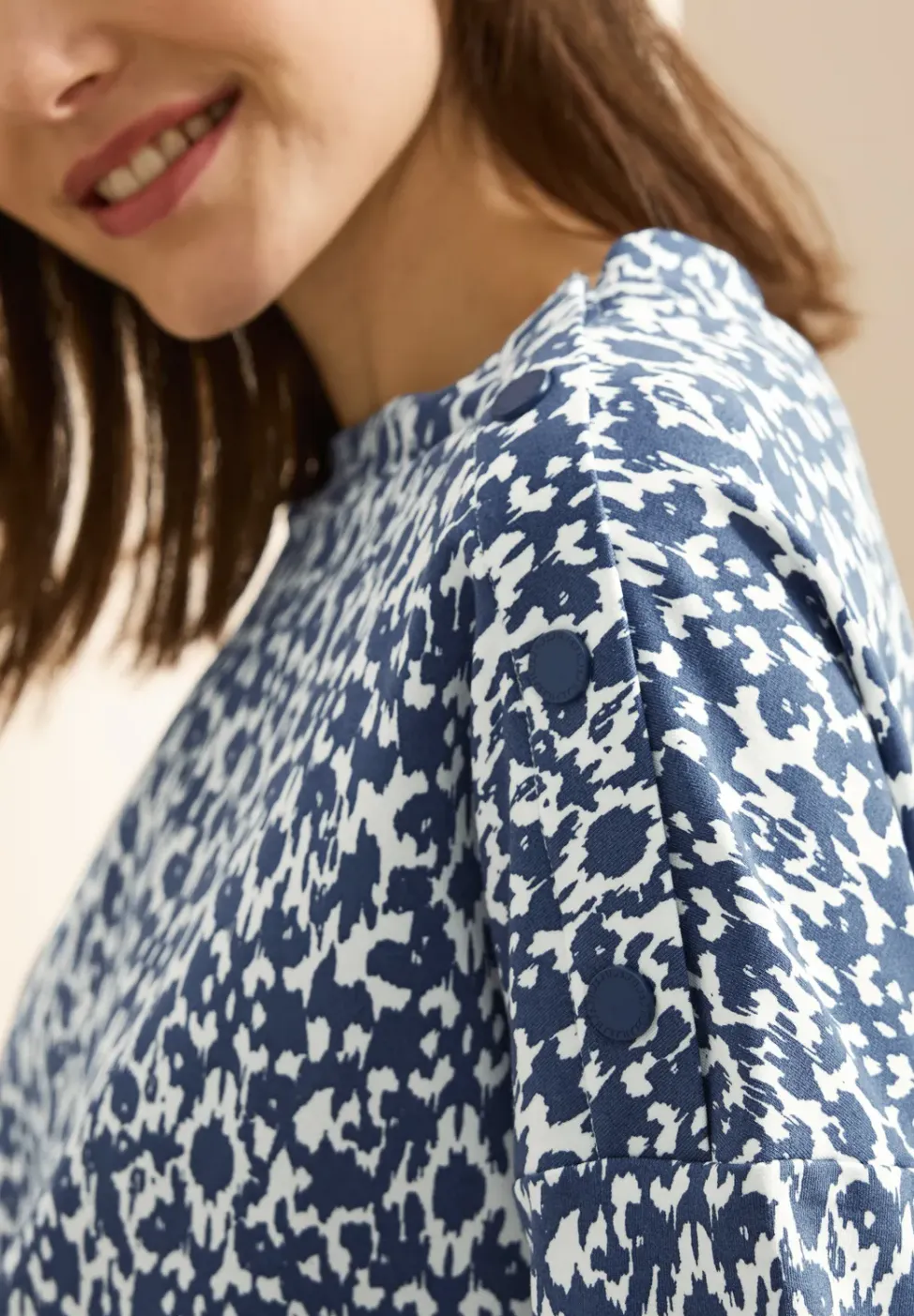 Shirt met knoopdetail