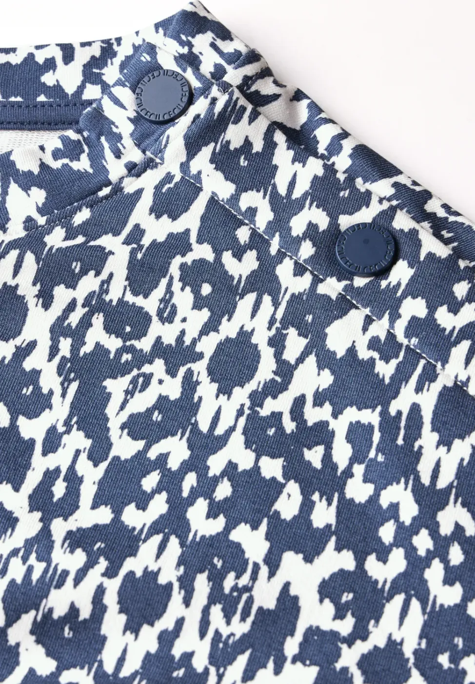 Shirt met knoopdetail