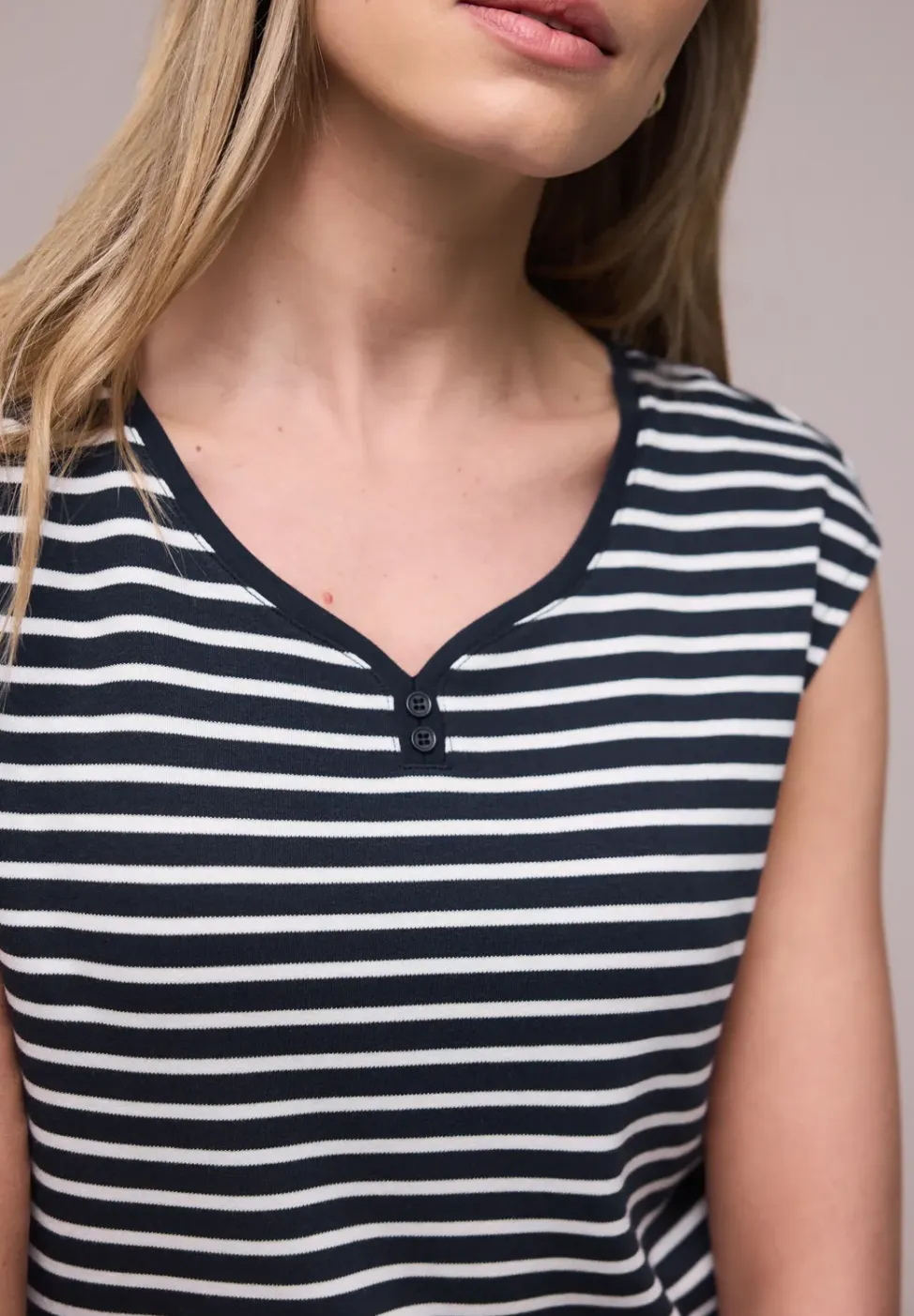 Shirt met knoopdetail