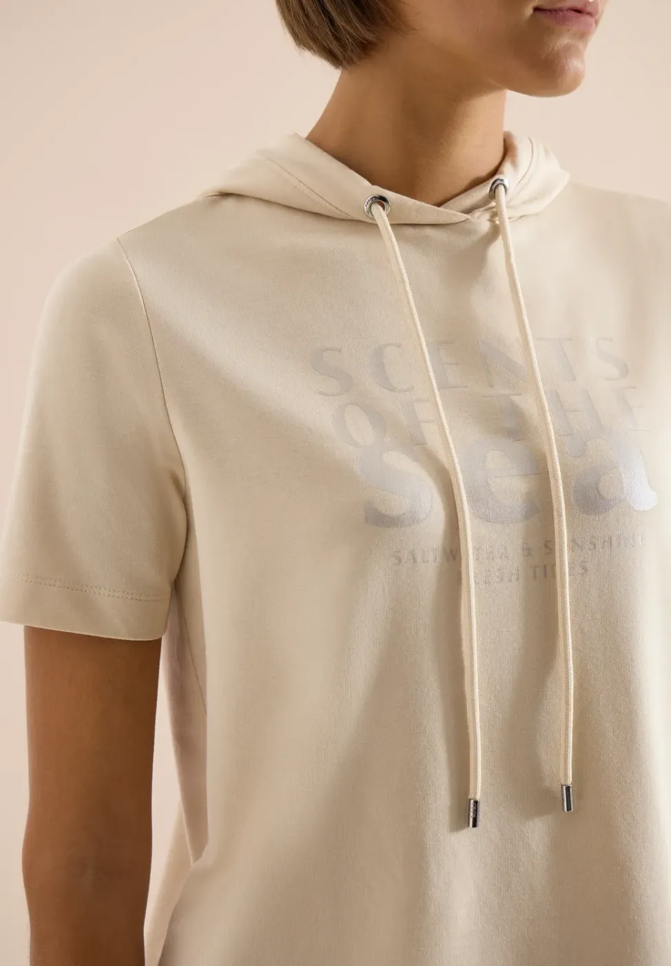Shirt met korte mouwen, capuchon en tekst
