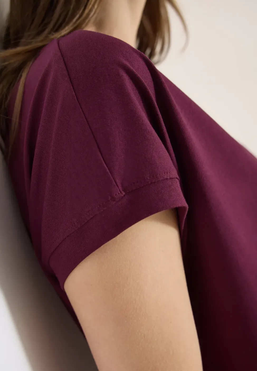 Shirt met korte mouwen en V-hals in effen kleur