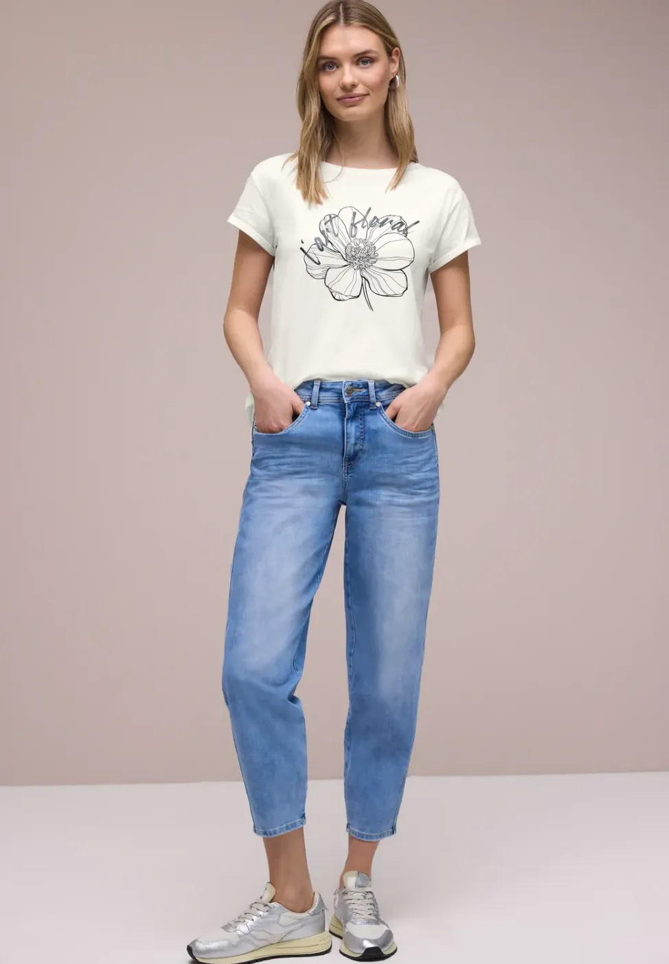 Shirt met korte mouwen en bloemen Artwork