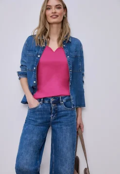 Shirt met korte mouwen en hartvormige halslijn