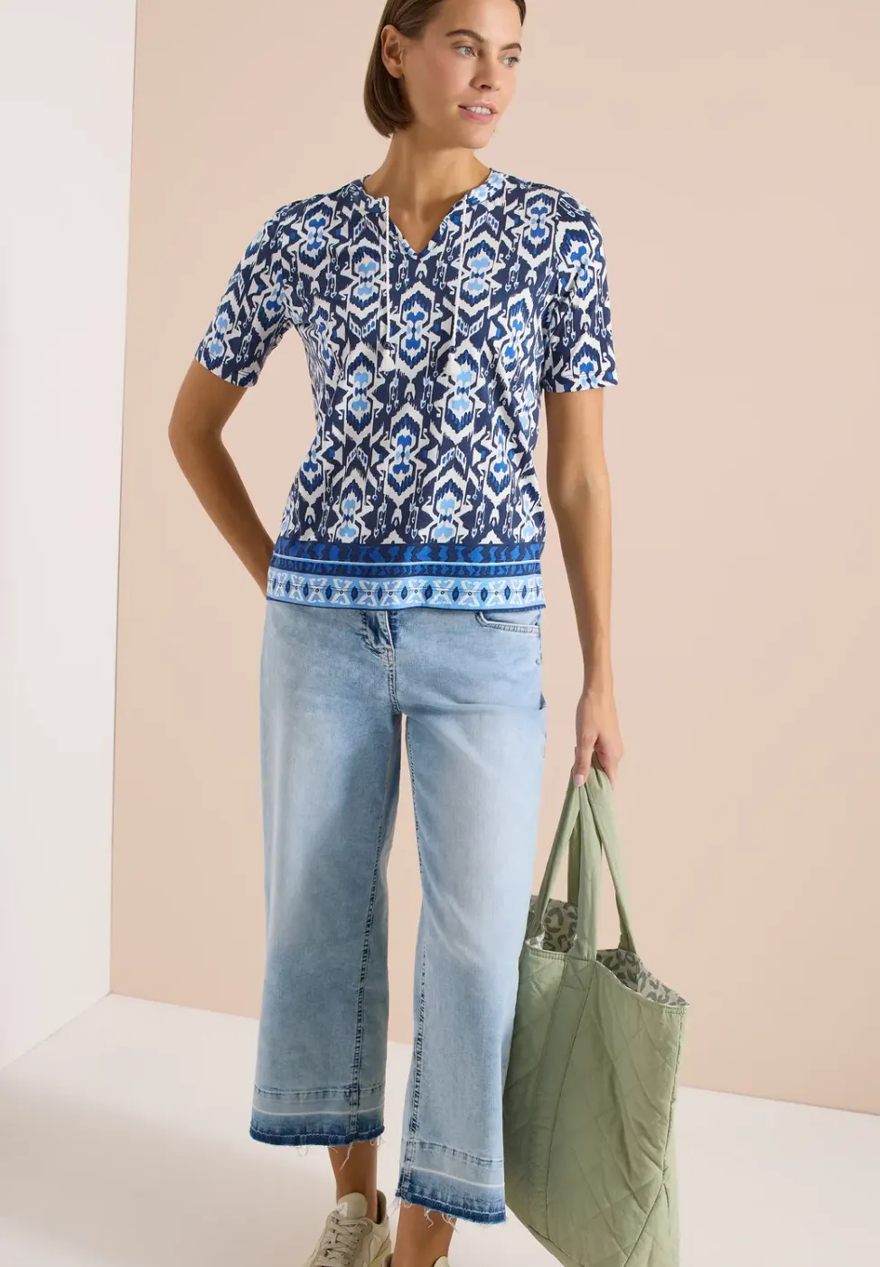 Shirt met korte mouwen, gespleten hals en print
