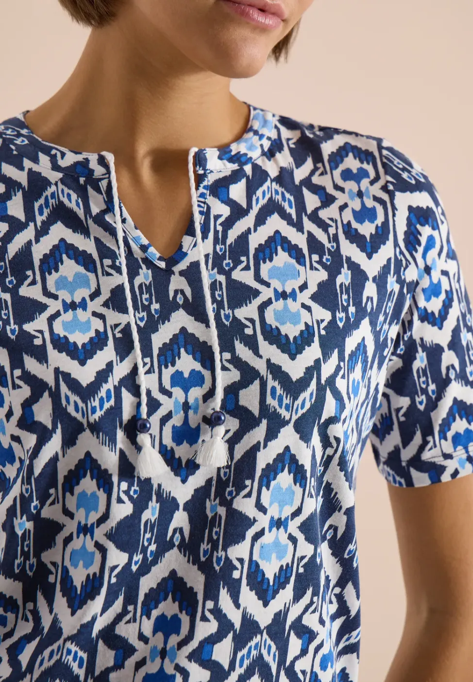 Shirt met korte mouwen, gespleten hals en print