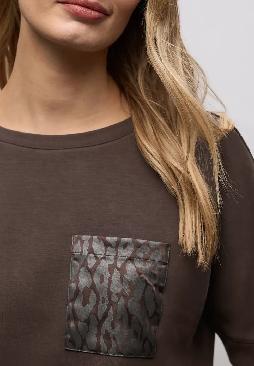 Shirt met leo borstzak