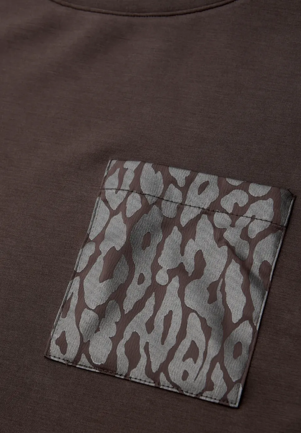 Shirt met leo borstzak