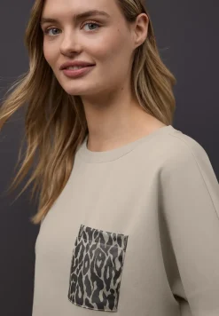Shirt met leo borstzak
