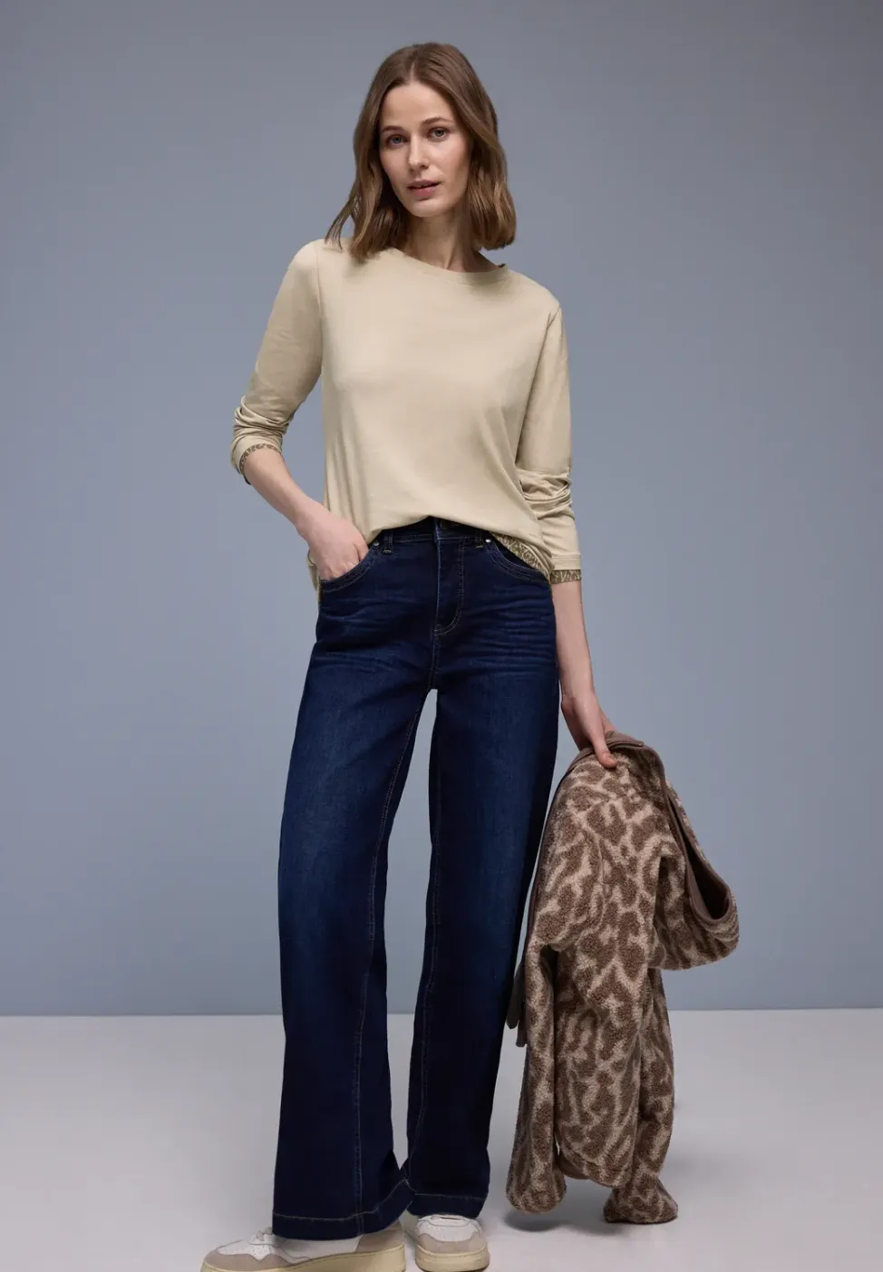 Shirt met leo details