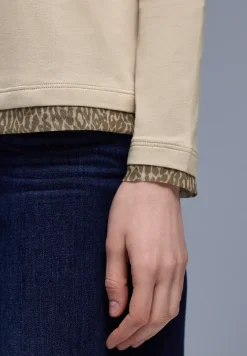 Shirt met leo details
