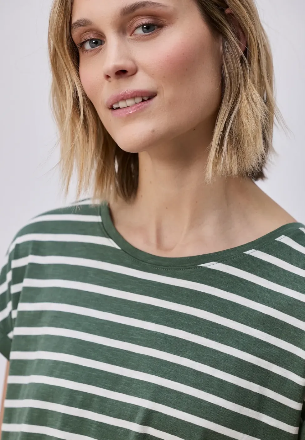 Shirt met losse schouders en strepen
