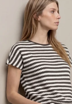 Shirt met losse schouders en strepen