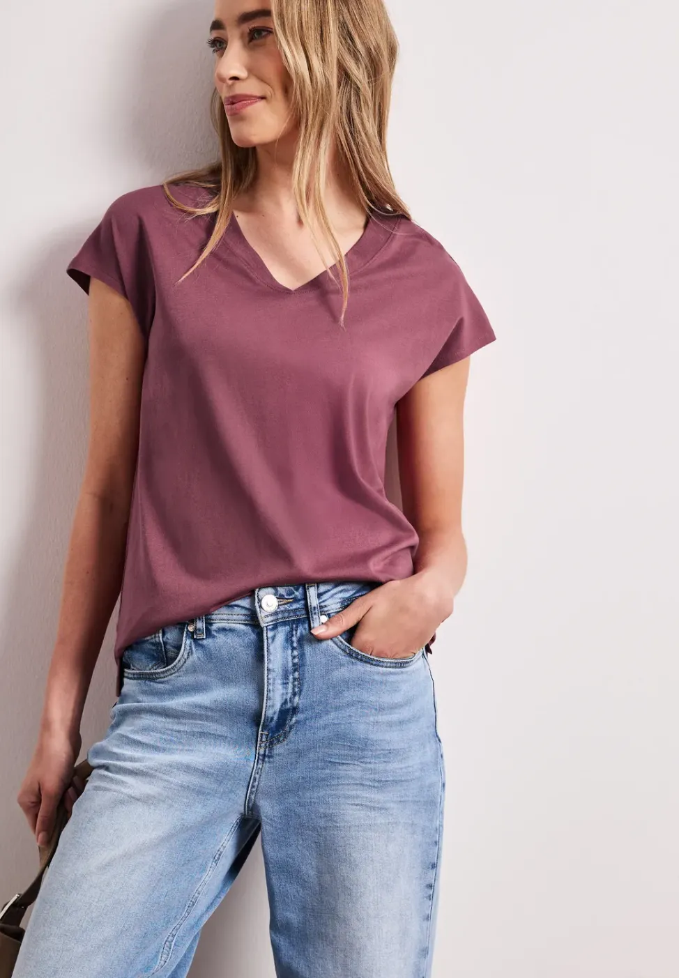Shirt met overhangende schouders en V-hals