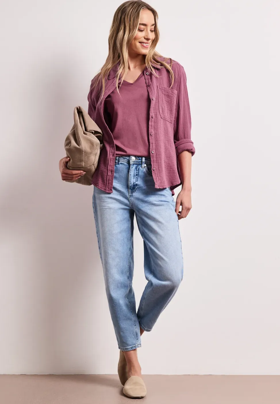 Shirt met overhangende schouders en V-hals