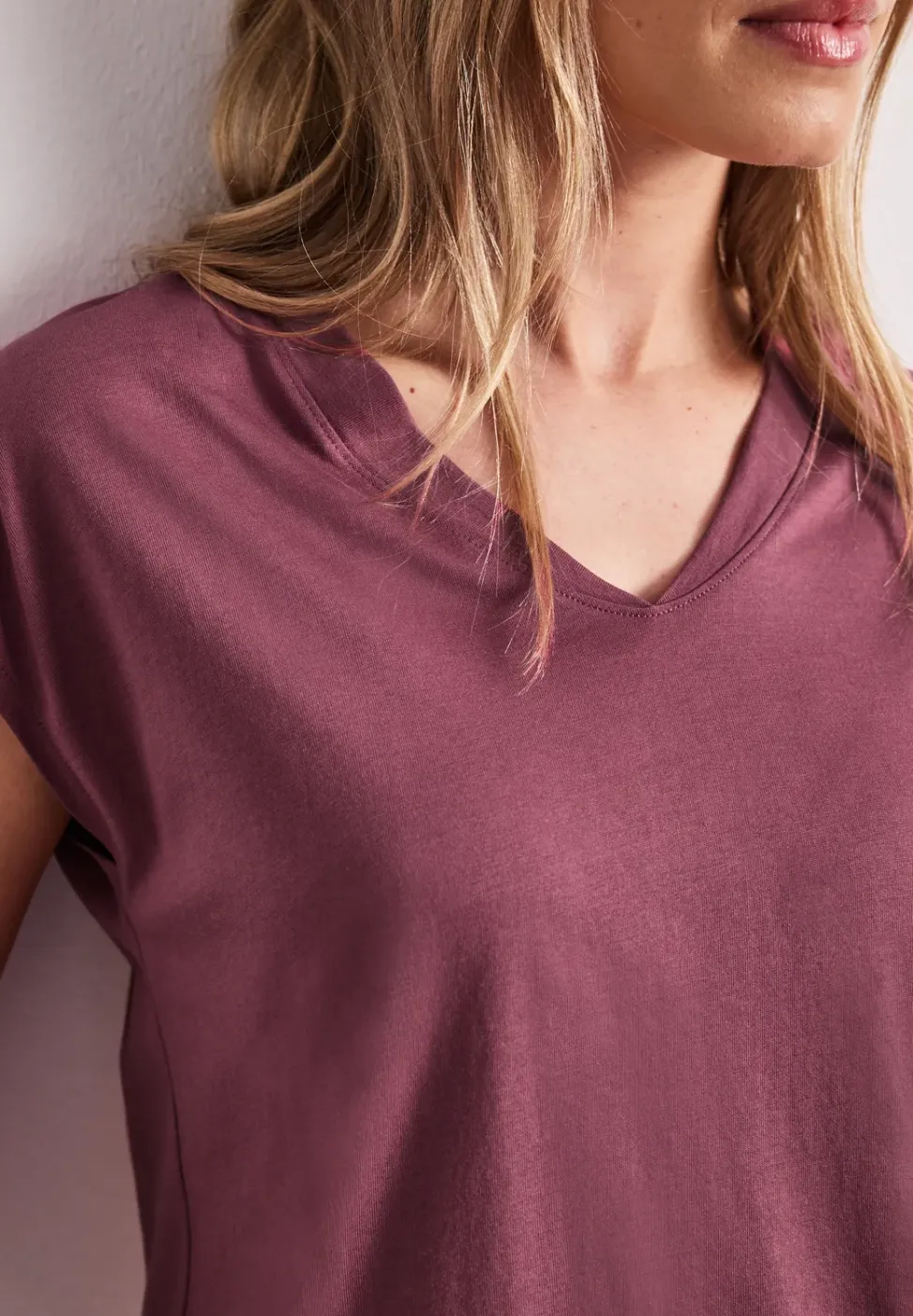 Shirt met overhangende schouders en V-hals