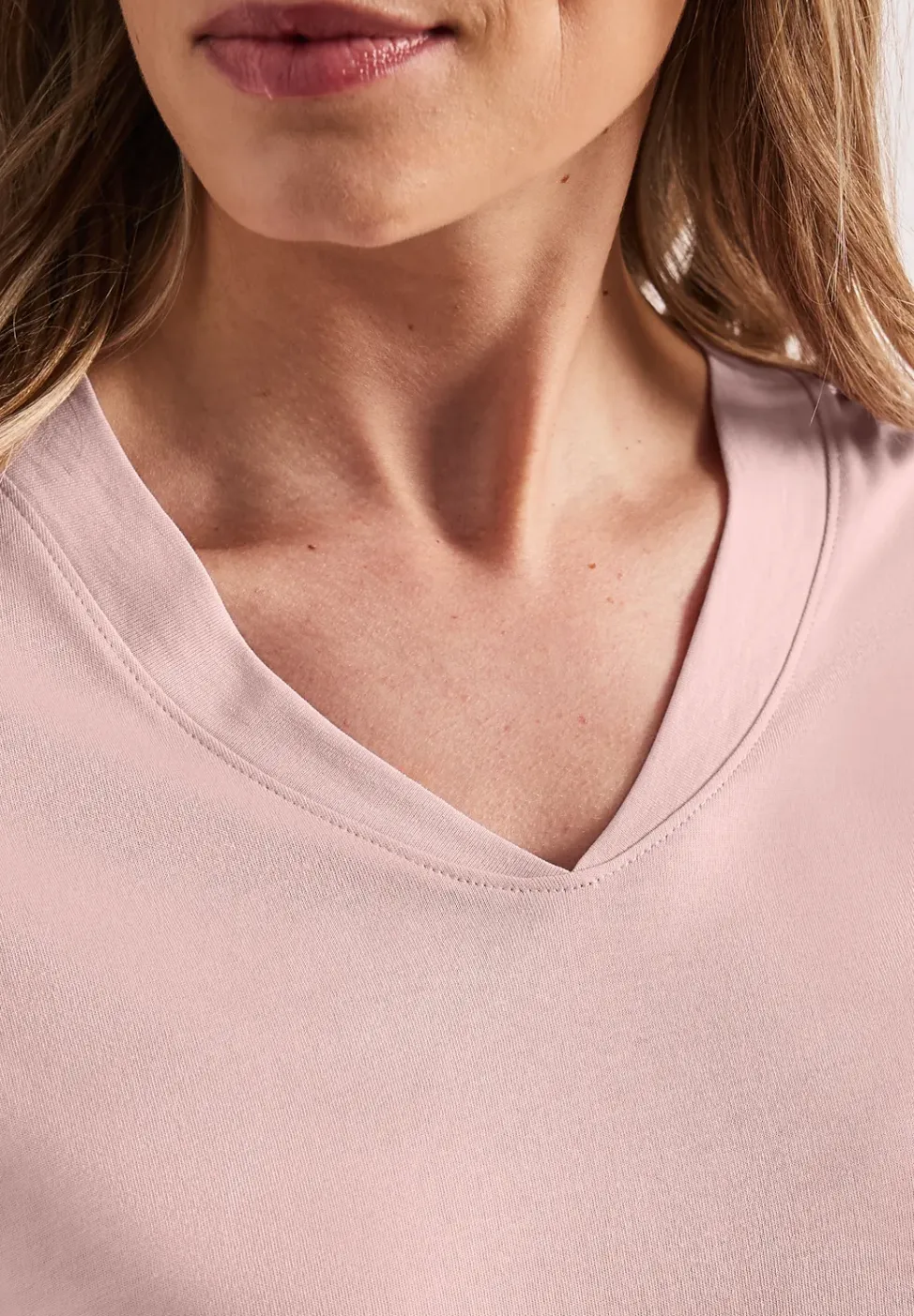 Shirt met overhangende schouders en V-hals
