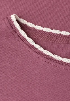 Shirt met overhangende schouder en decoratieve tape