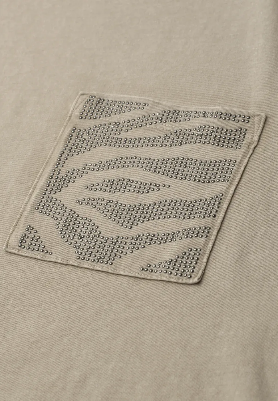 Shirt met ronde hals en edelstenen