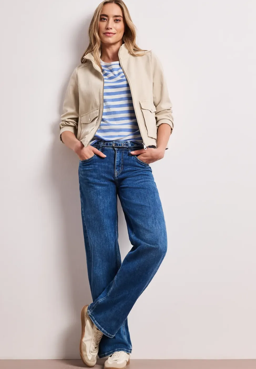 Shirt met ronde hals en knoopdetail