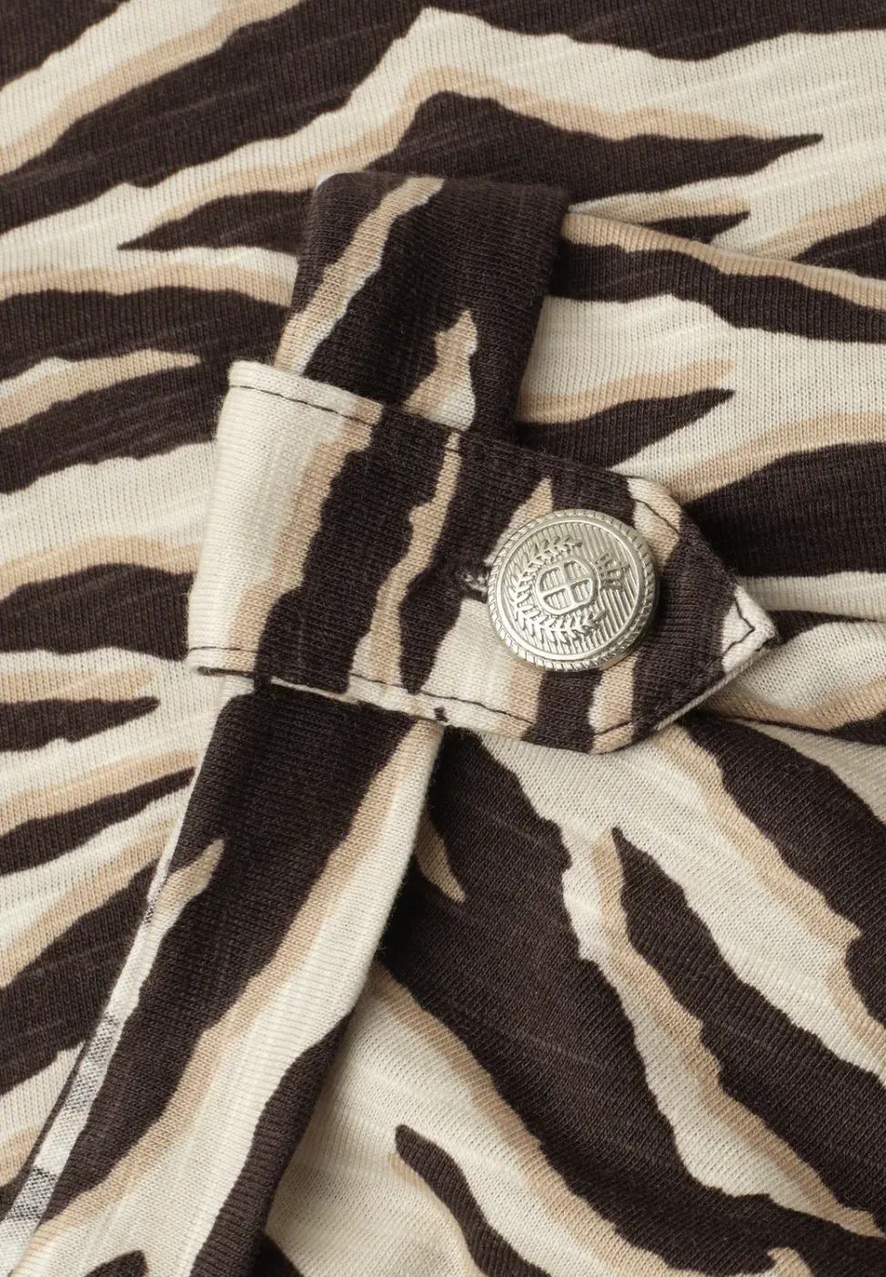 Shirt met ronde hals en knoopdetails