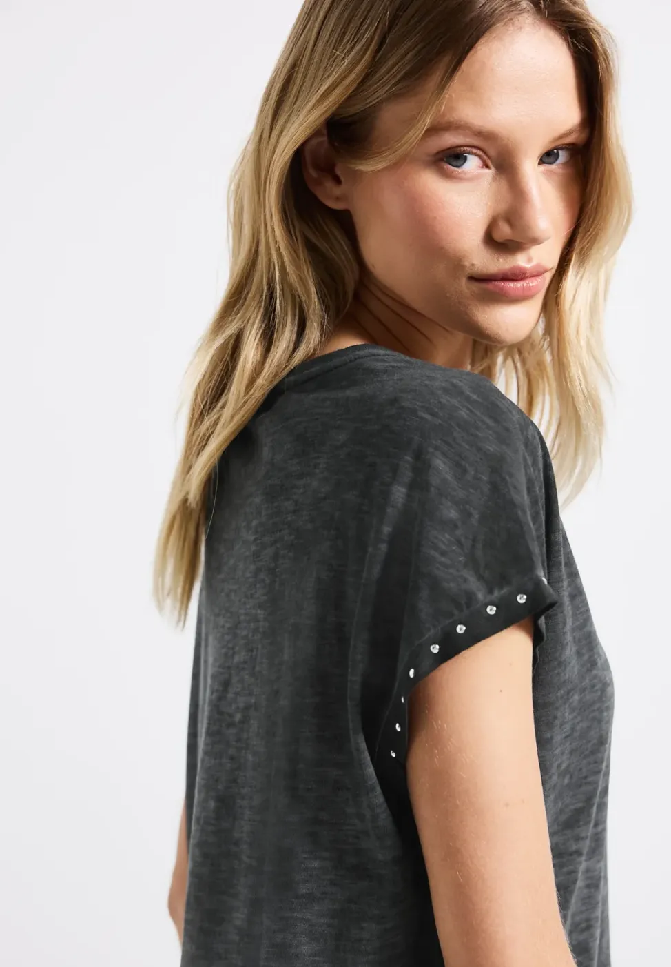 Shirt met studs in gewassen look