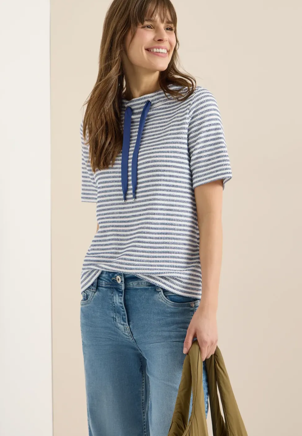 Shirt met trechtervormige hals en structuur