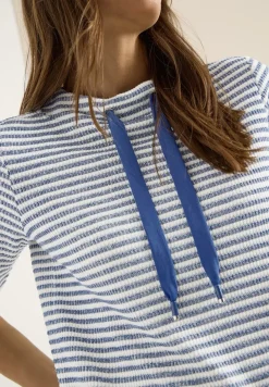 Shirt met trechtervormige hals en structuur