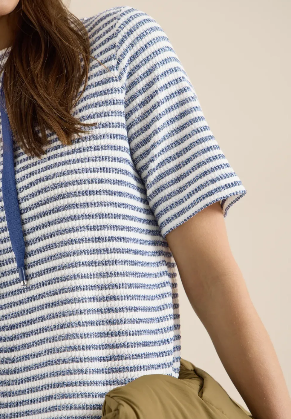 Shirt met trechtervormige hals en structuur