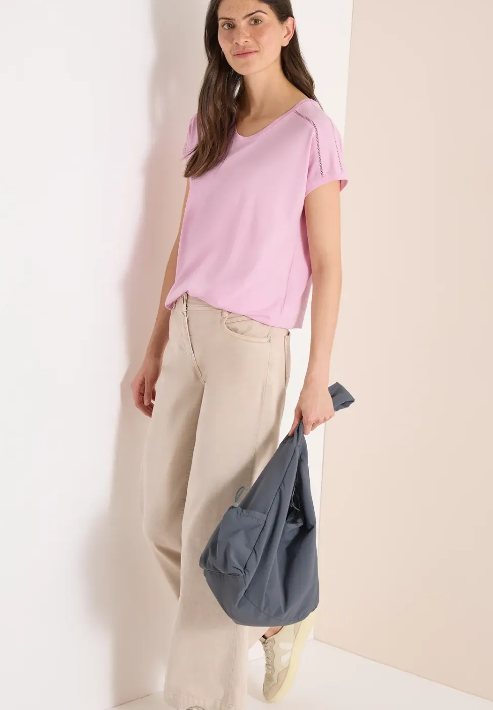 Shirt met V-hals en kanten detail