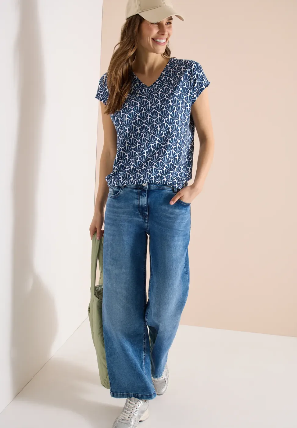 Shirt met V-hals en schelpenprint