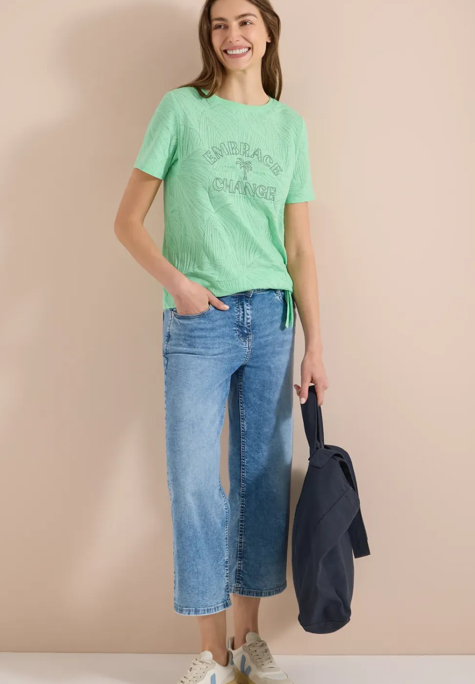 Shirt in burn-out look met tekst