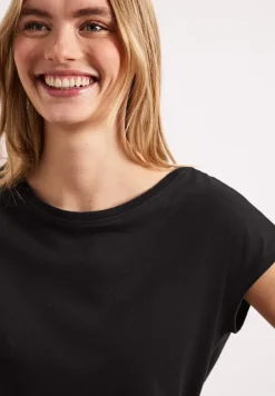 Shirt met boothals en decoratief detail