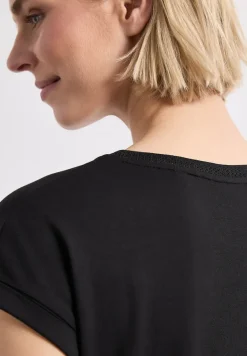 Shirt met boothals en decoratieve tape