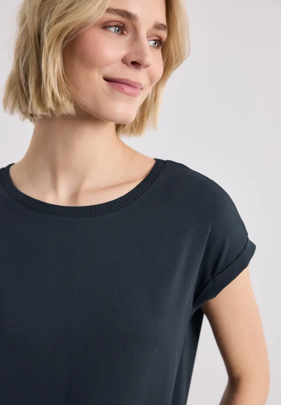 Shirt met boothals en decoratieve tape