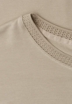 Shirt met boothals en decoratieve tape